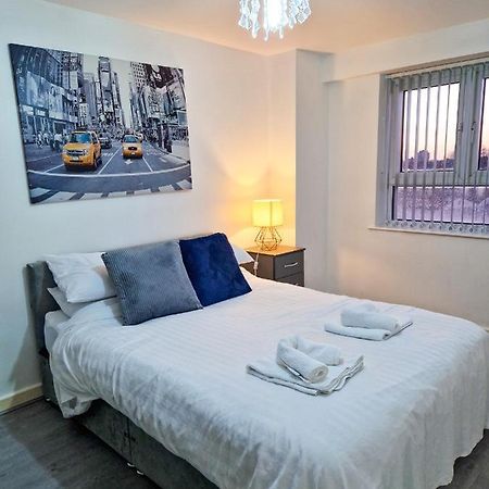 Spacious Apartment For Holiday And Contractor Groups In Salford - Private Parking - By Nmb Serviced Accommodation Manchester Exterior photo