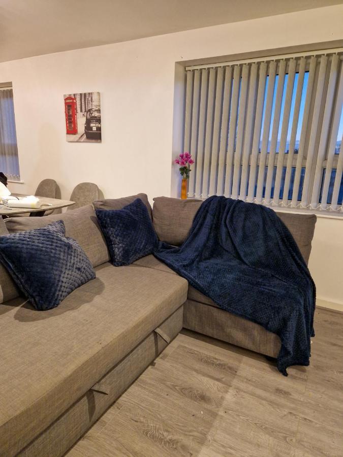 Spacious Apartment For Holiday And Contractor Groups In Salford - Private Parking - By Nmb Serviced Accommodation Manchester Exterior photo