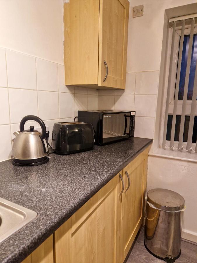 Spacious Apartment For Holiday And Contractor Groups In Salford - Private Parking - By Nmb Serviced Accommodation Manchester Exterior photo