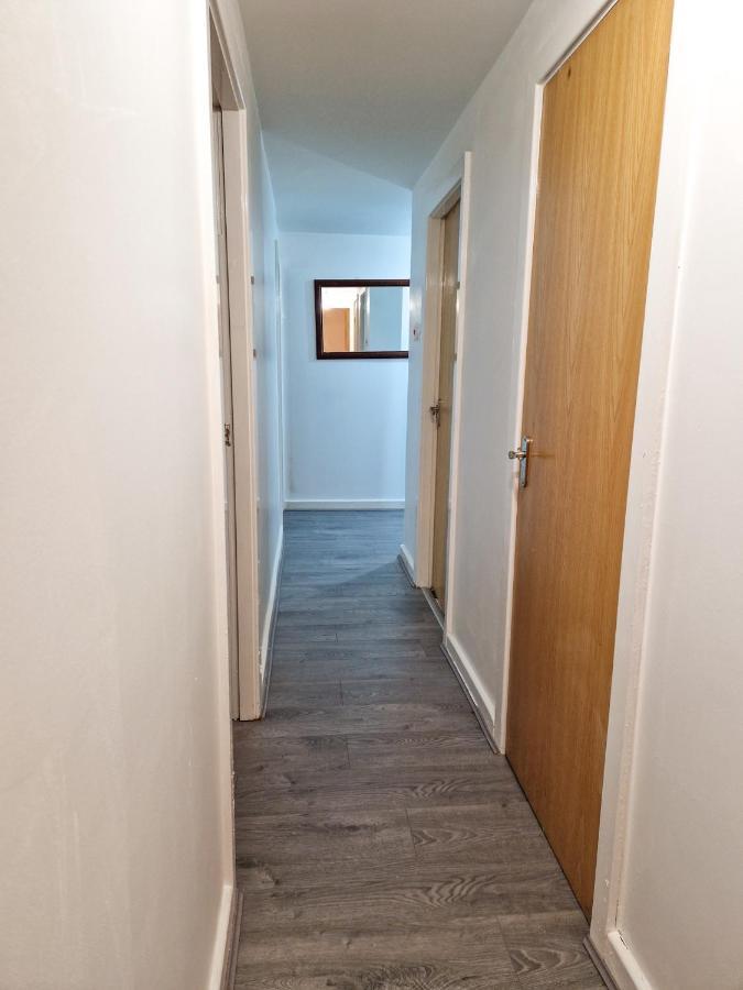 Spacious Apartment For Holiday And Contractor Groups In Salford - Private Parking - By Nmb Serviced Accommodation Manchester Exterior photo